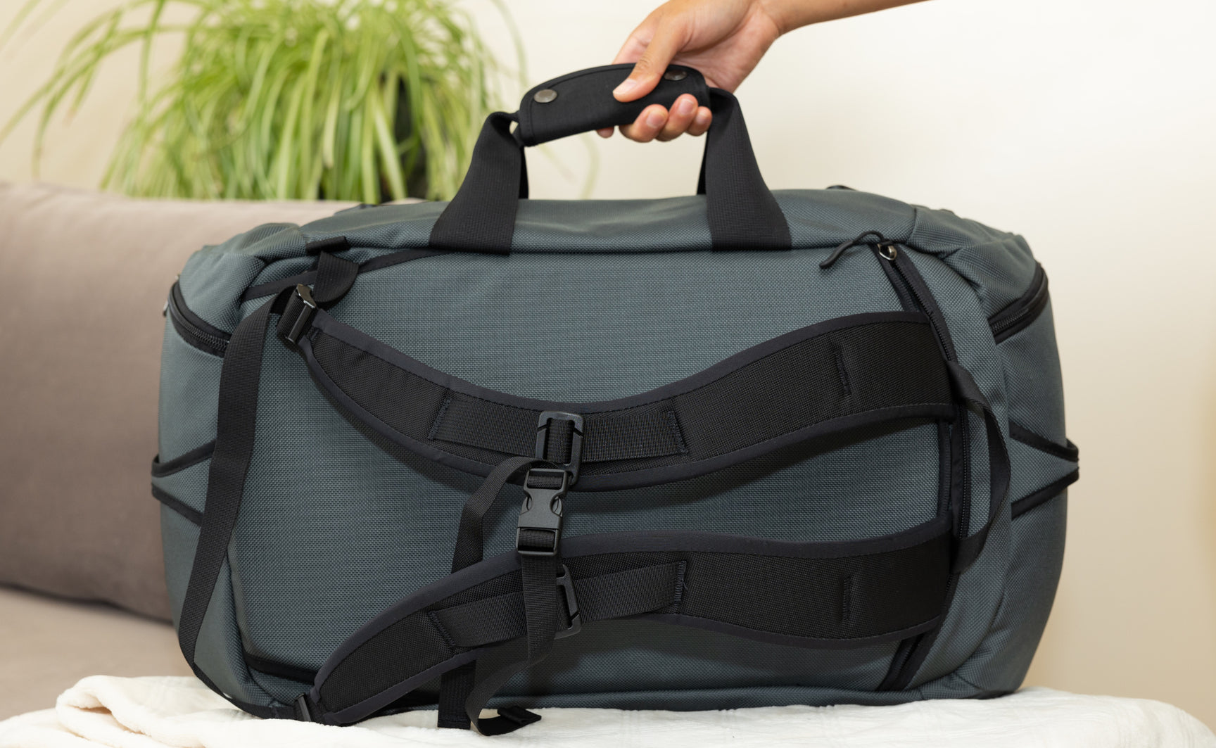 Rear of the Aeronaut 30 showing the backpack straps.